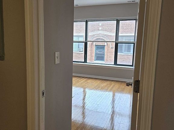 5th image of 6125 S Indiana Ave #6133-3E