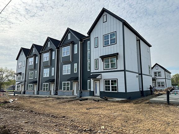 3rd image of 746 N Dupont Ave Lot 5