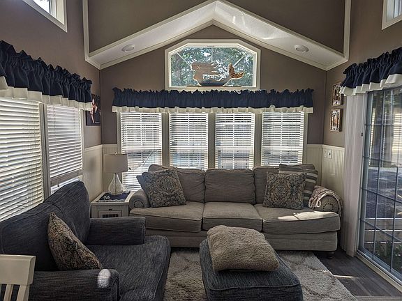 2nd image of 124 Holly St #3