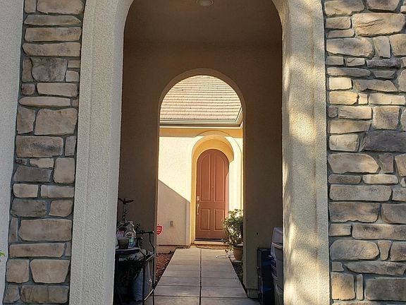 3rd image of 631 W Privado Way