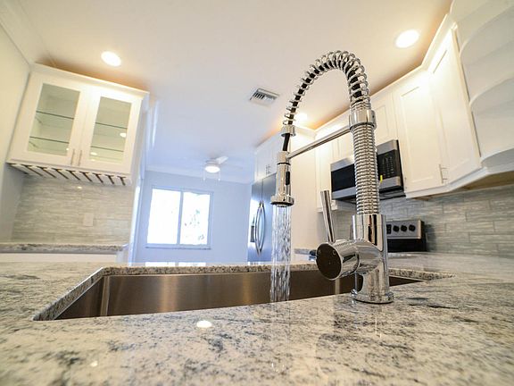 5th image of 14823 Cumberland Dr APT 203