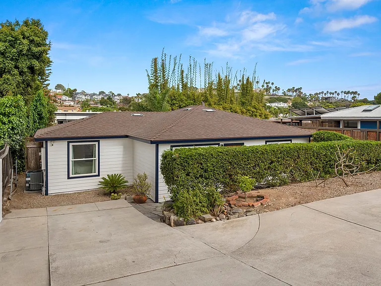 802 1/2 Stevens Ave — Photo 2