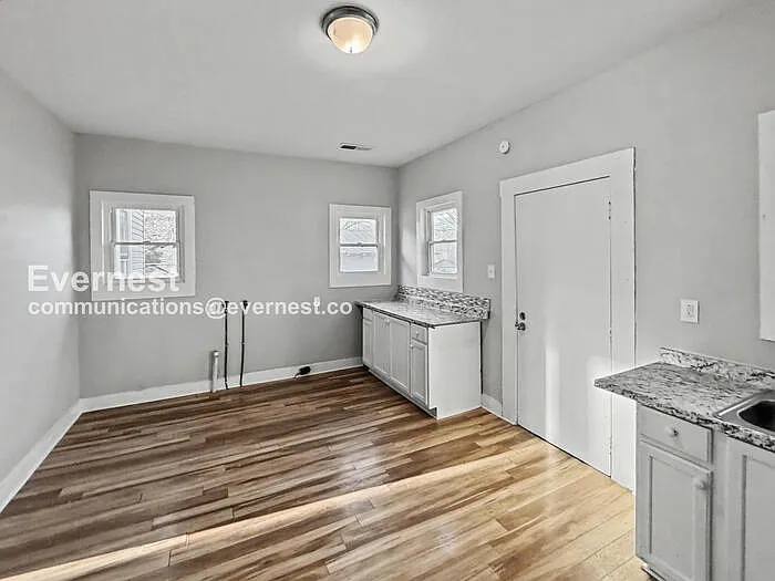 4 bed, 1.0 bath, 1516 sqft, $995 — Photo 3