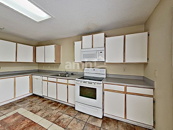 4th image of 8131 Cheryl Meadow Dr