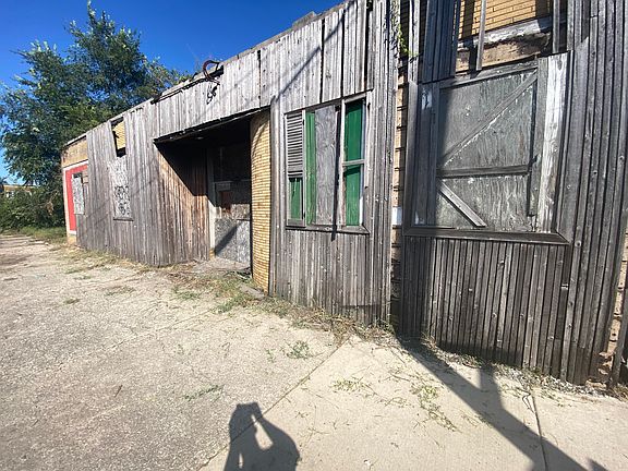 3rd image of 3798 Monroe St