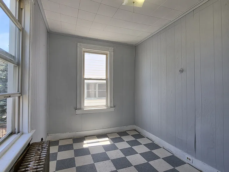 96 Brown Pl #A — Photo 11