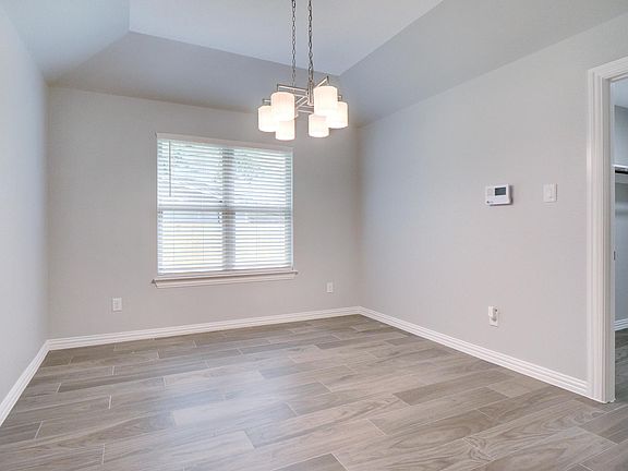 2nd image of 407 Lynda Ct