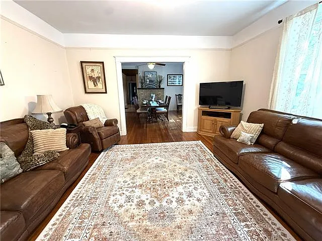 4154 Cleveland Ave — Photo 2