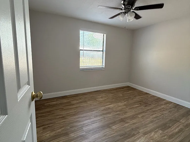 127 Debary Dr — Photo 14