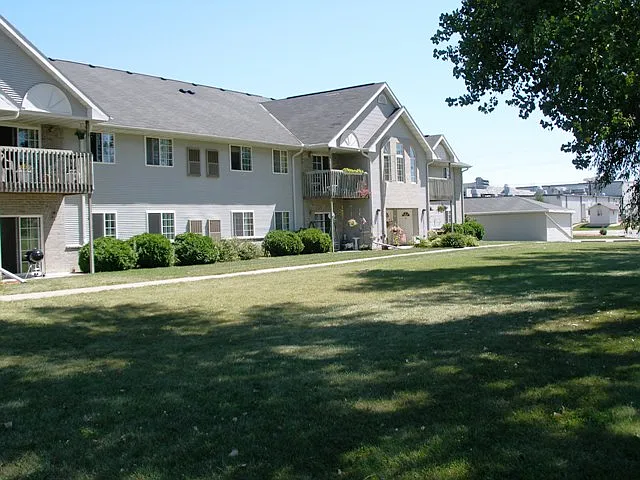 901-931 Owen St — Photo 11
