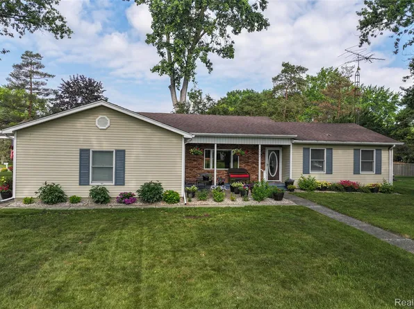 6242 Bedford Ave, Flint, MI 48507