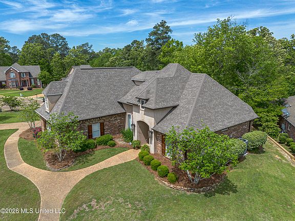 2nd image of 182 Woodlands Glen Cir