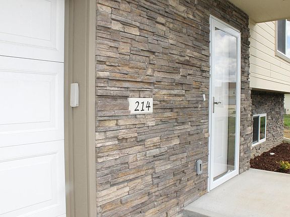 2nd image of 214 Peregrine Pl