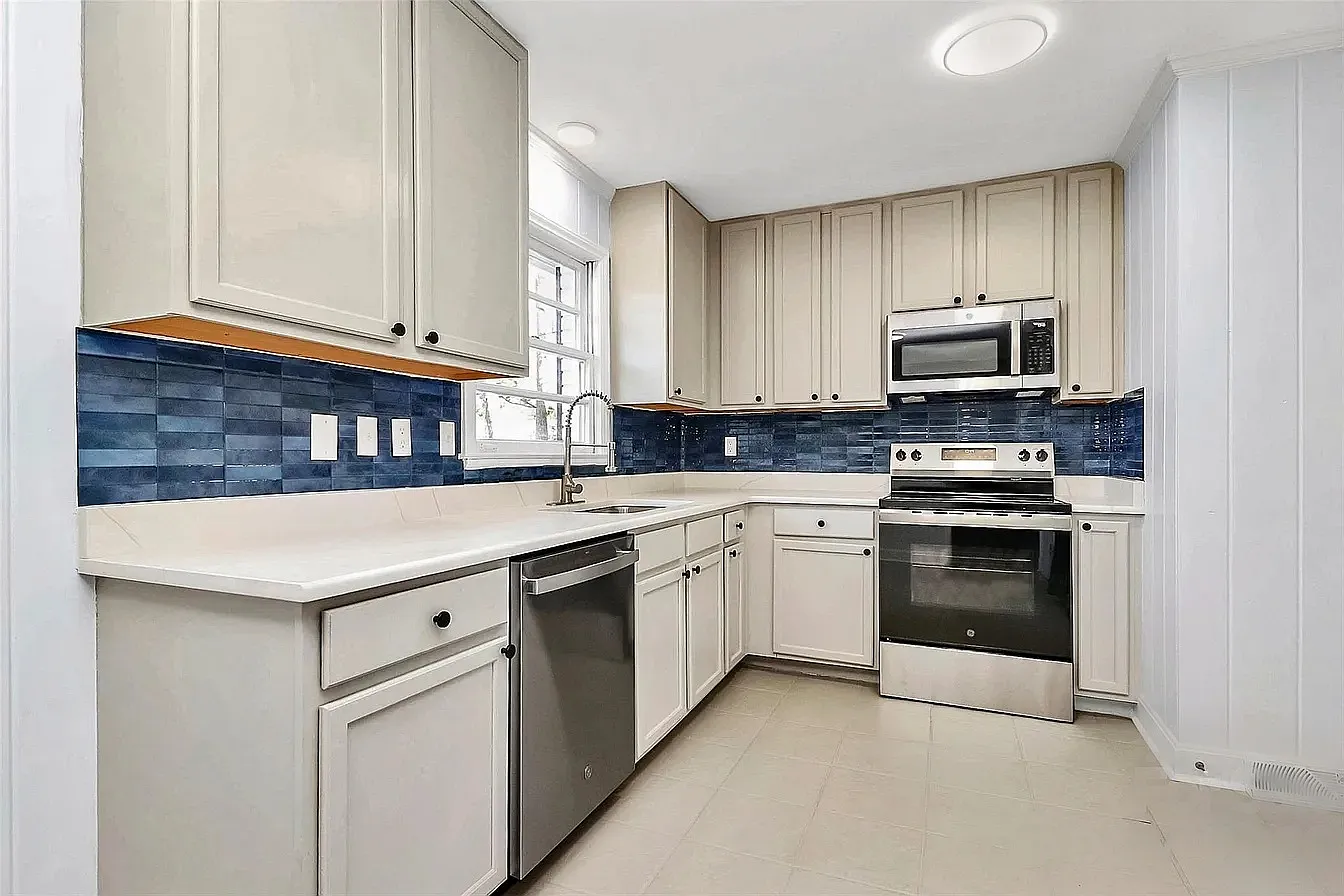 2 bed, 875 sqft, $1,950 — Photo 3