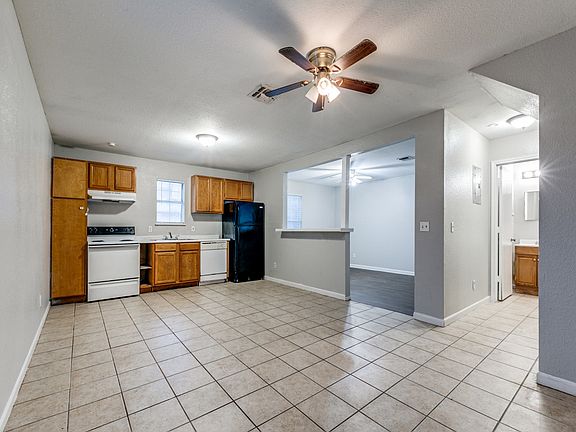 2nd image of 7589 Windsor Oaks