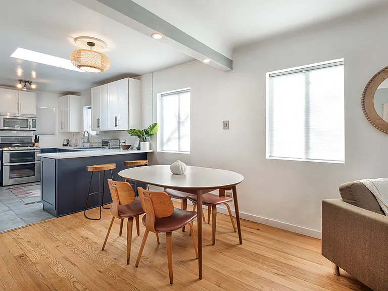 204 Richmond Dr SE #A — Photo 6