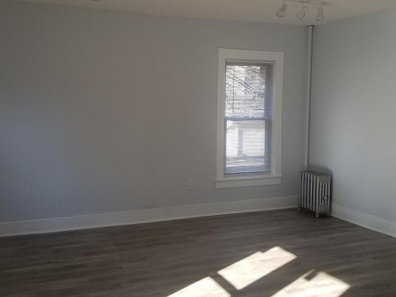 5th image of 549 Prospect St