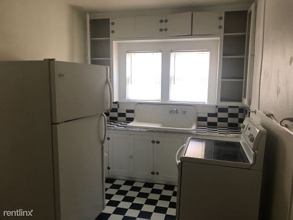 5th image of 802 N Oxford St