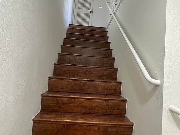 3rd image of 415 W Lexington Dr Unit 4