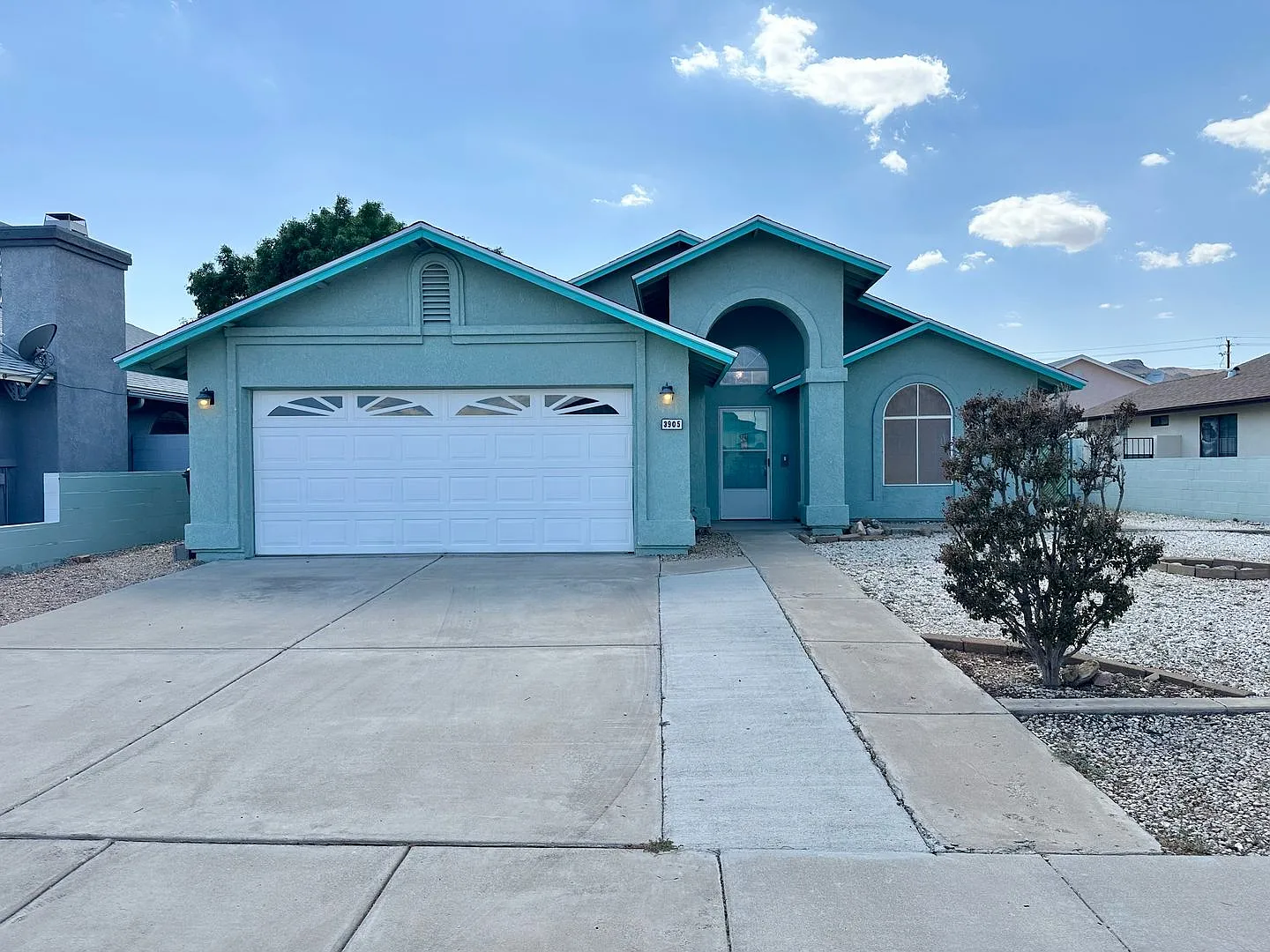 Great 3 Bedroom, 2 Bathroom Home in Quiet Neighborhood! — Photo 2