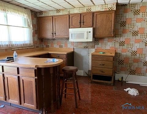 5th image of 204 W Market St