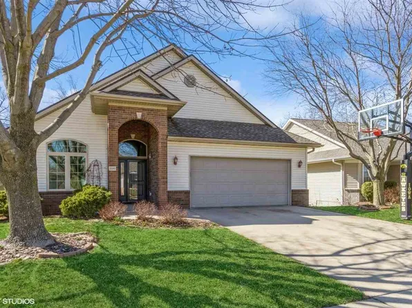 2090 Timber Ln, Coralville, IA 52241