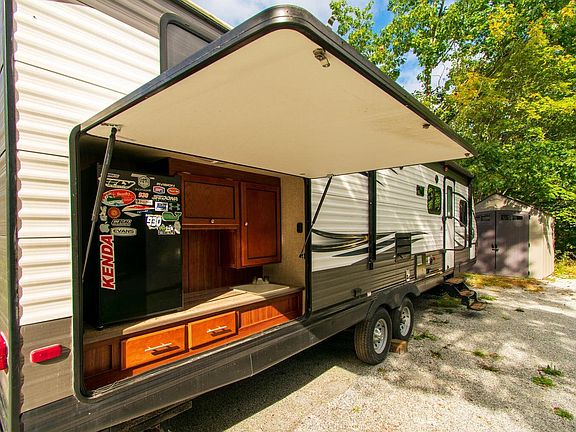 3rd image of 54 Beaver Way #54