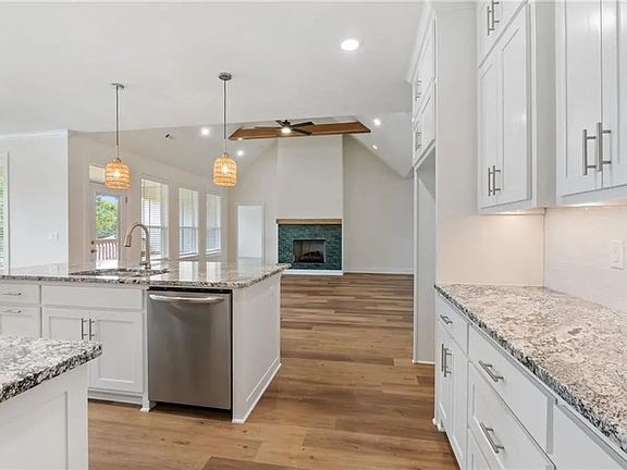 3rd image of 807 Mueller Way