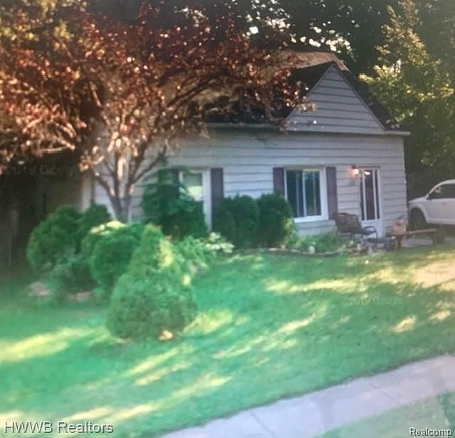 1st image of 520 W Lake St