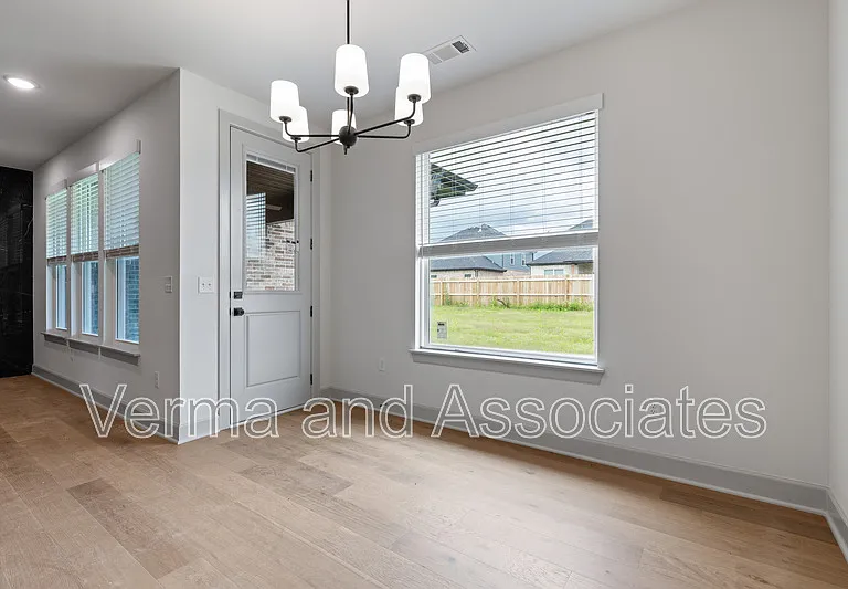 1121 Whistler St — Photo 26