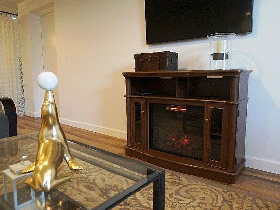 4th image of 112 S Main St #202