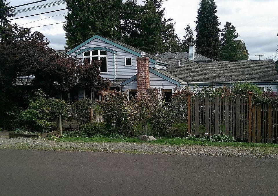 Studio apartment in private home. Completely separate from main house, private stairs/entrance.