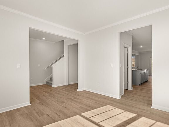 3rd image of 6079 Airedale Dr