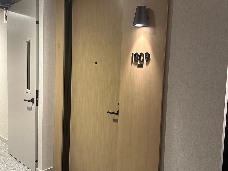 1st image of 151 Bay St #1809