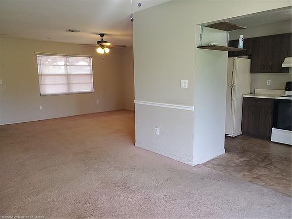 5th image of 239 Flamingo St
