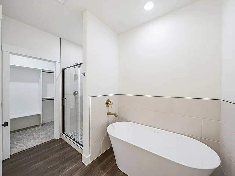 445 E River Ln — Photo 31