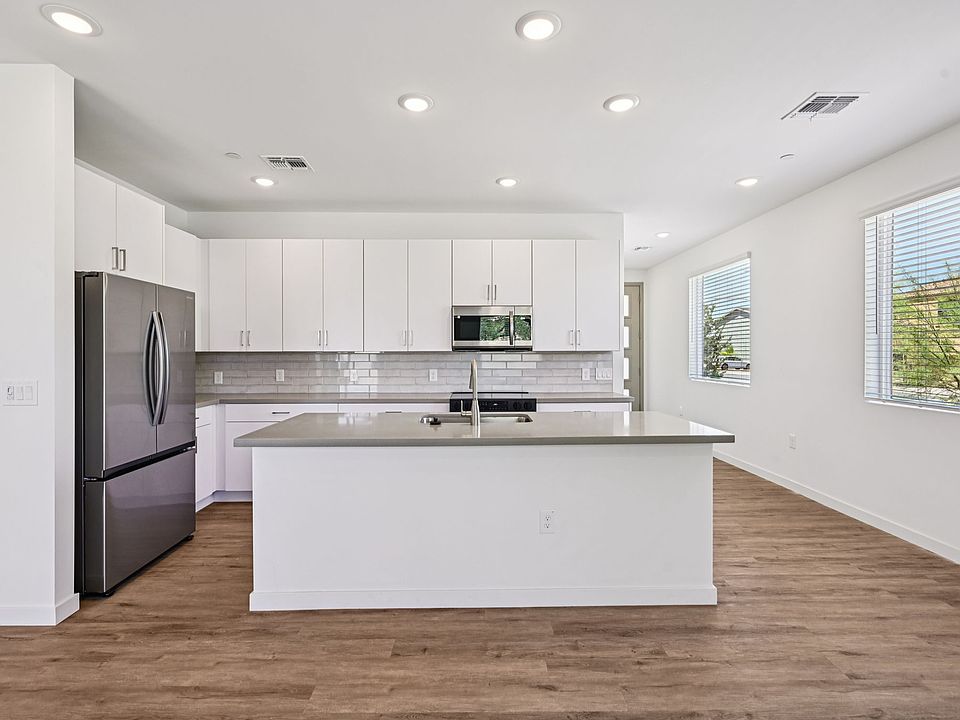 1st image of 2130 E Voltaire Ave
