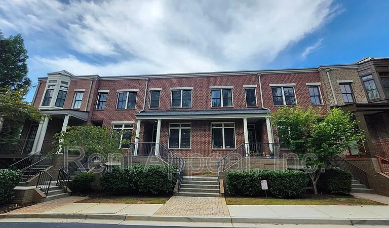 4727 Cypress Cmns — Photo 1