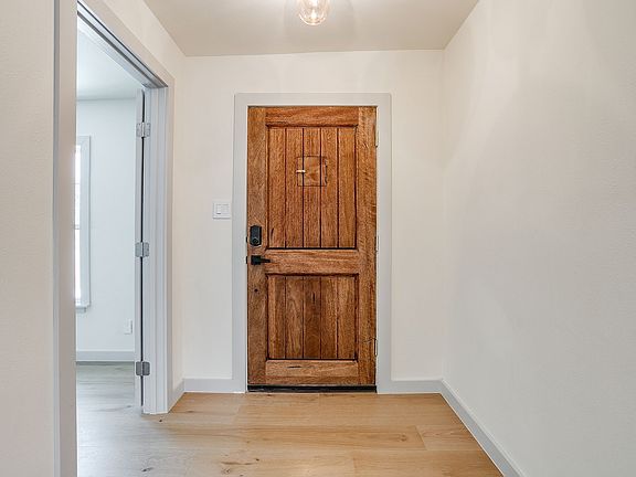 3rd image of 2704 W Biddison St
