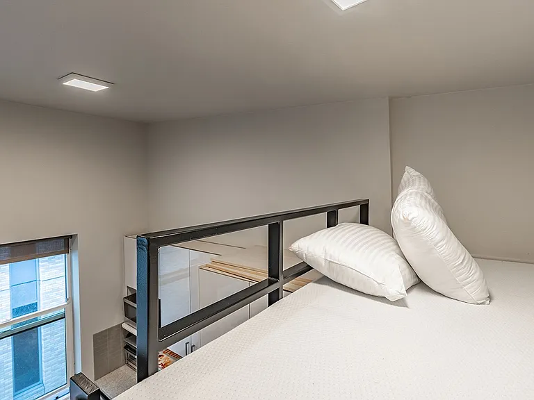 423 Terry Apartment — Photo 30
