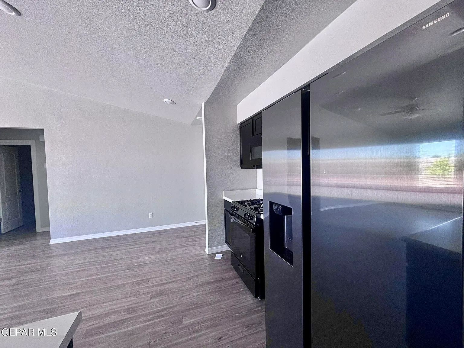 3 bed, 2.0 bath, 1144 sqft, $1,650 — Photo 4
