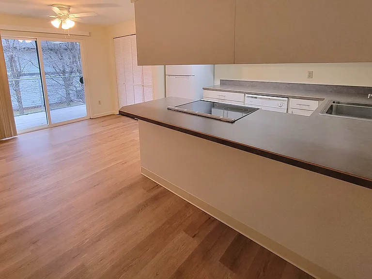 1340 Summers Ln #2 — Photo 5