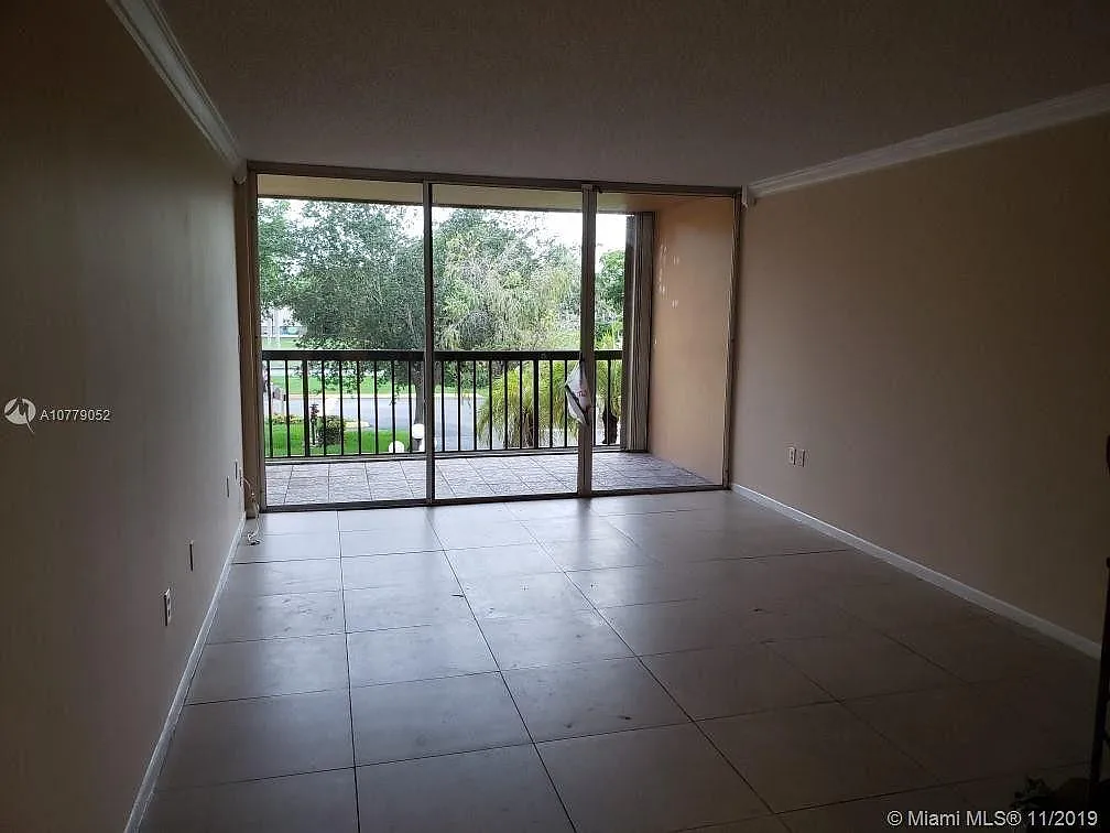 10815 SW 112th Ave — Photo 1