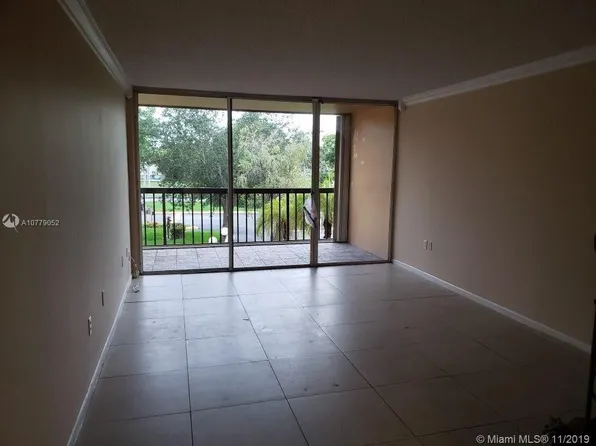 10815 SW 112th Ave APT 201, Miami, FL 33176