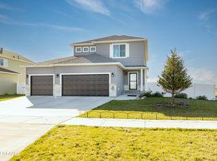 499 Wren Dr, Grand Forks, ND 58201
