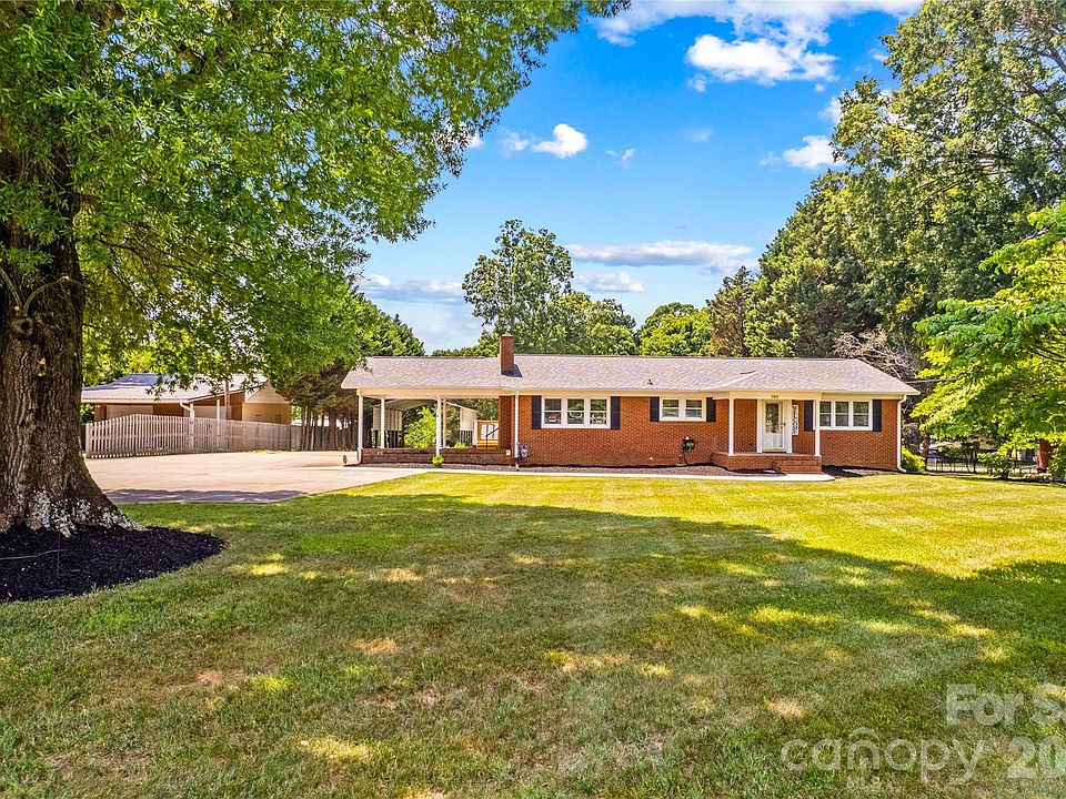1st image of 946 Shearers Rd