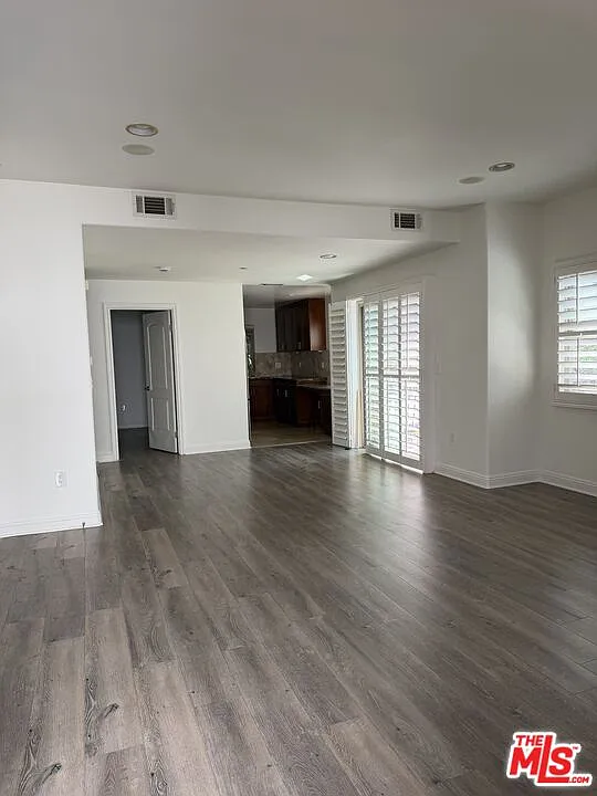 3 bed, 3.0 bath, $4,200 — Photo 3
