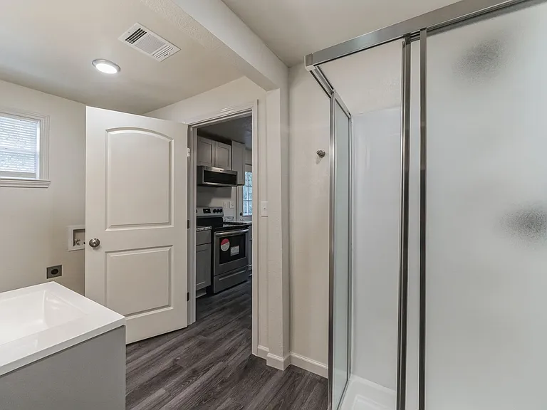 101 W Schreiner St — Photo 16