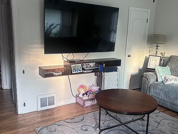 2nd image of 7123 Maplewood Ave