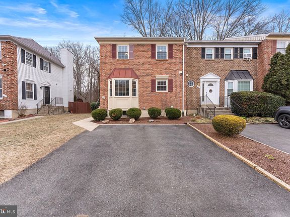 3rd image of 7125 Lake Cove Dr